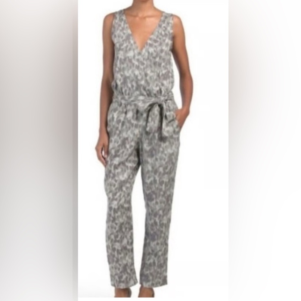 Anthropologie Cloth & Stone Gray Jumpsuit with Relaxed Fit and Abstract Pattern